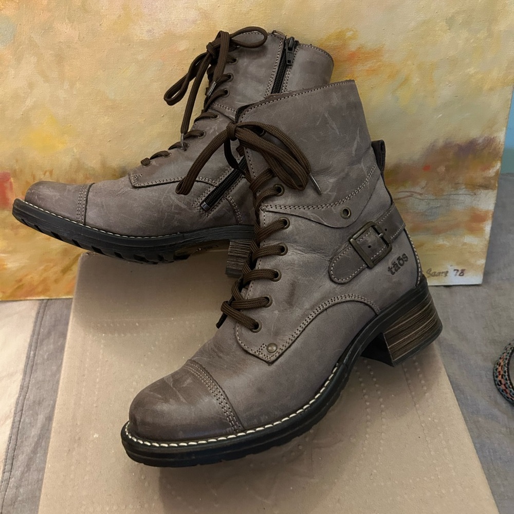 Taos crave boots